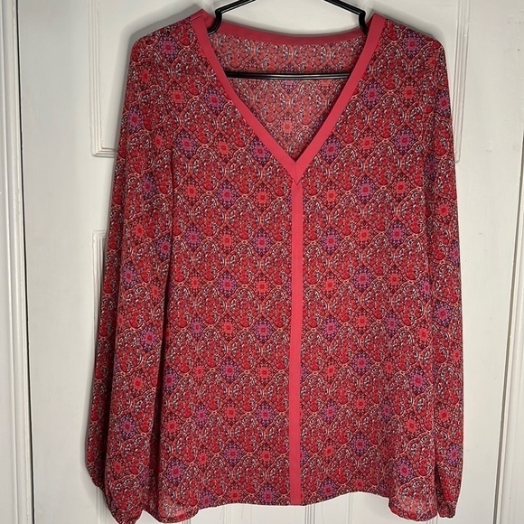 Woman’s Size Small Lightweight Sheer Blouse. Office, V Neck - Picture 4 of 9